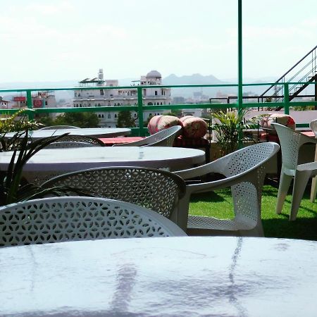 Krishna Stay Guest House อุเดเปอร์ ภายนอก รูปภาพ