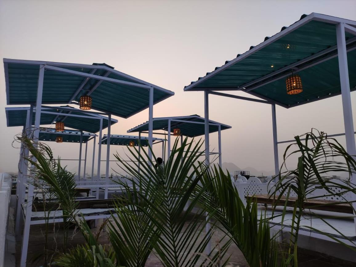 Krishna Stay Guest House อุเดเปอร์ ภายนอก รูปภาพ