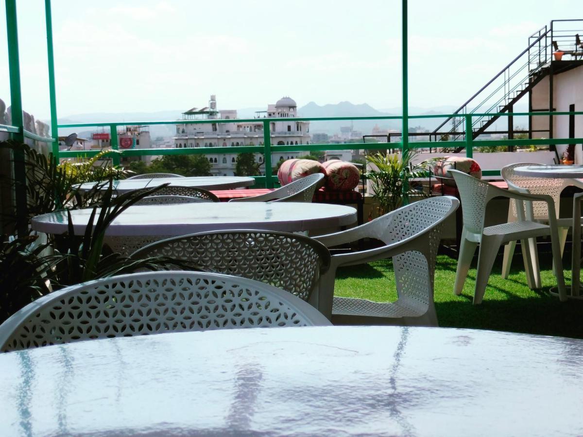 Krishna Stay Guest House อุเดเปอร์ ภายนอก รูปภาพ