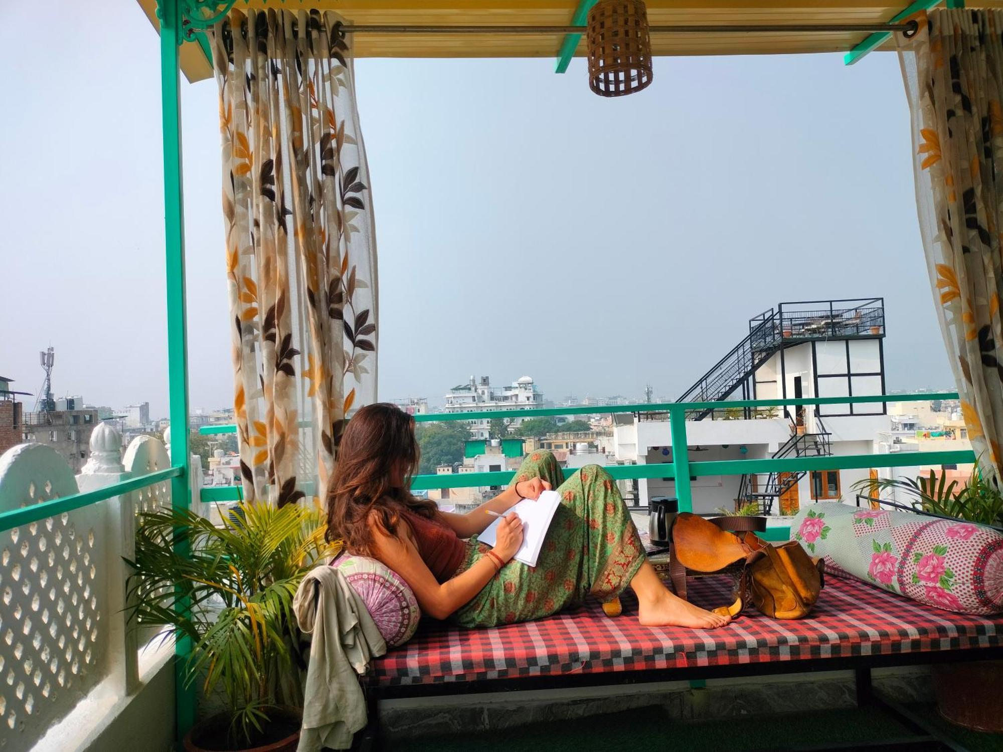 Krishna Stay Guest House อุเดเปอร์ ภายนอก รูปภาพ