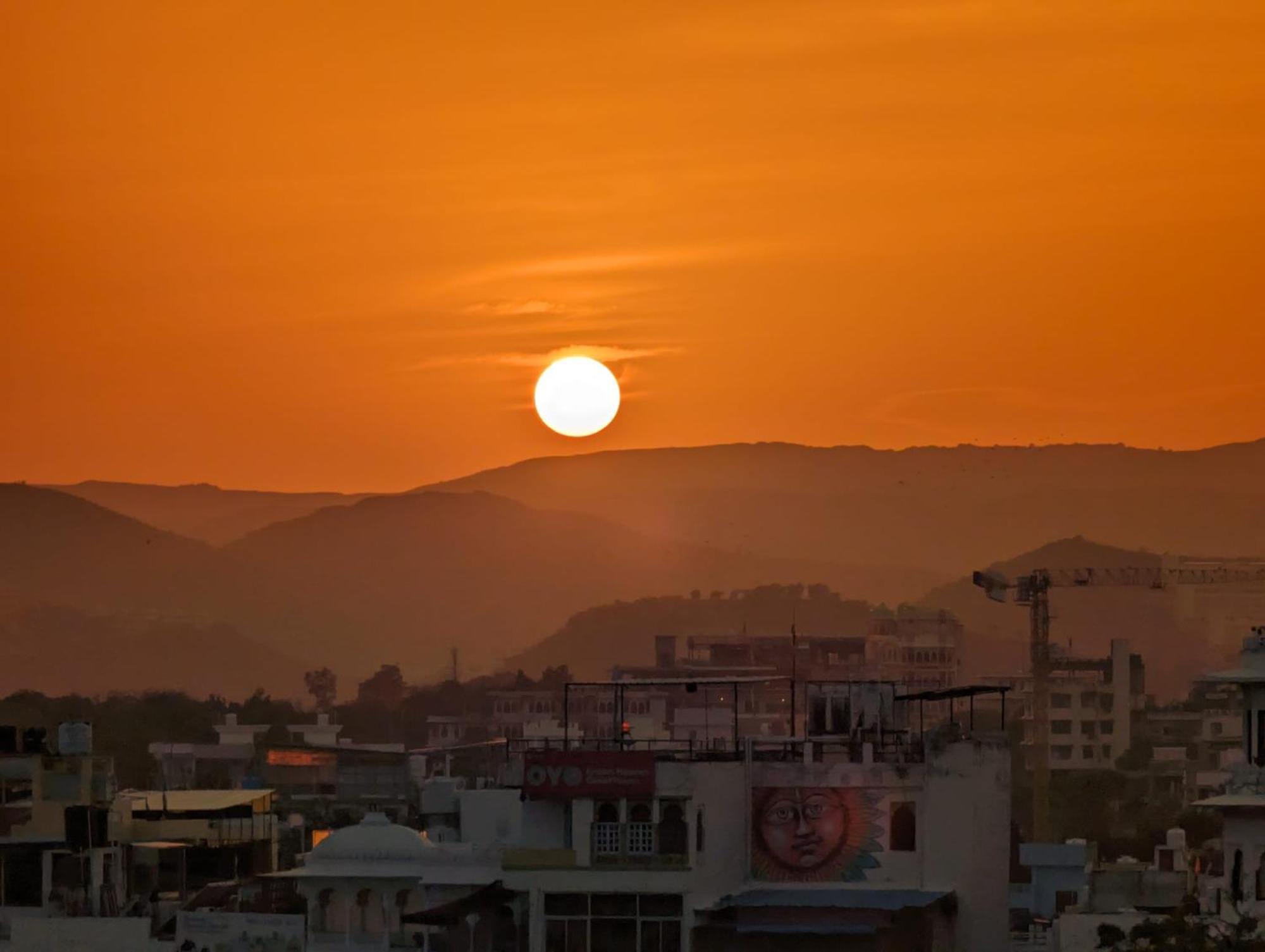 Krishna Stay Guest House อุเดเปอร์ ภายนอก รูปภาพ