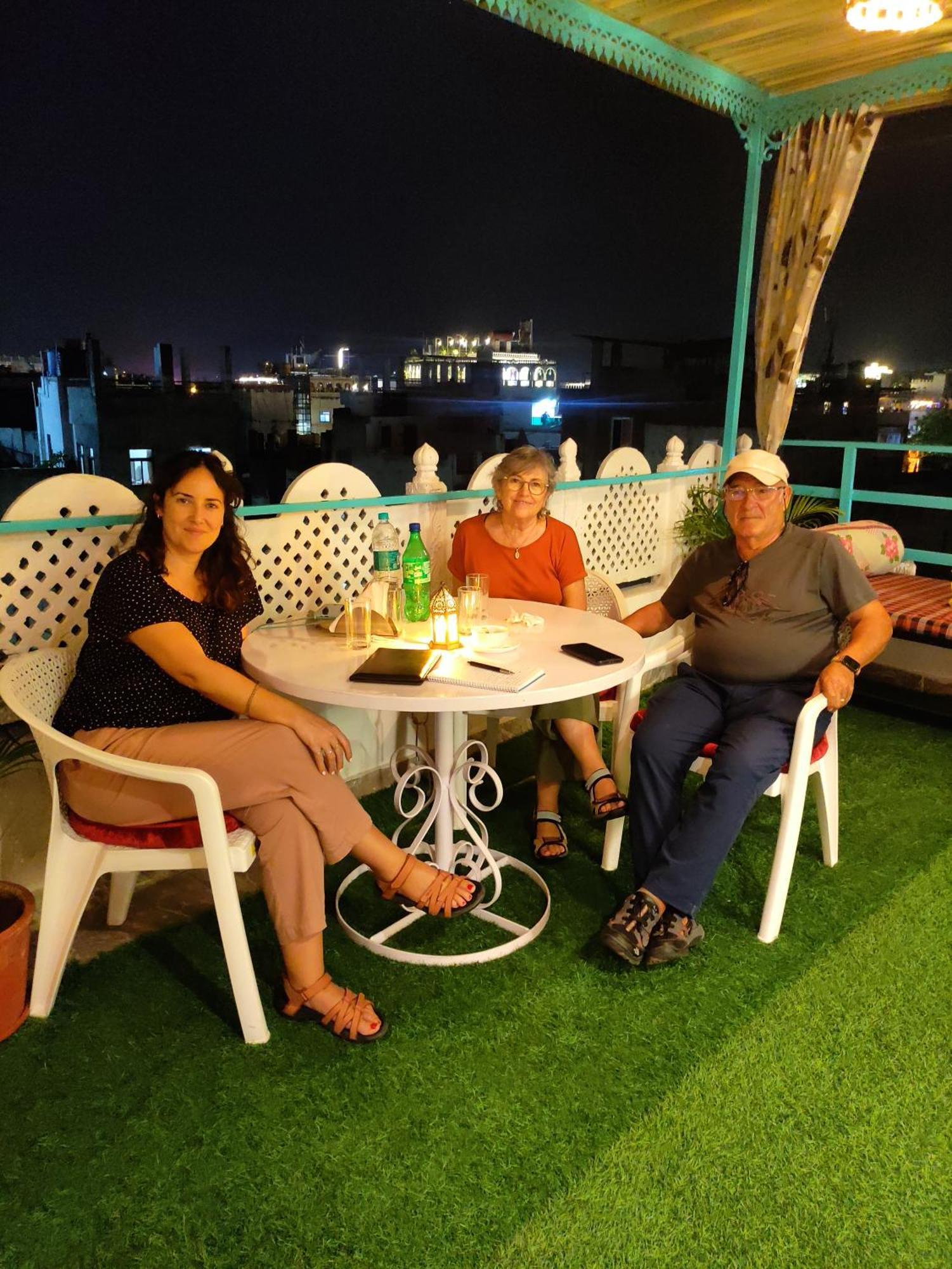 Krishna Stay Guest House อุเดเปอร์ ภายนอก รูปภาพ