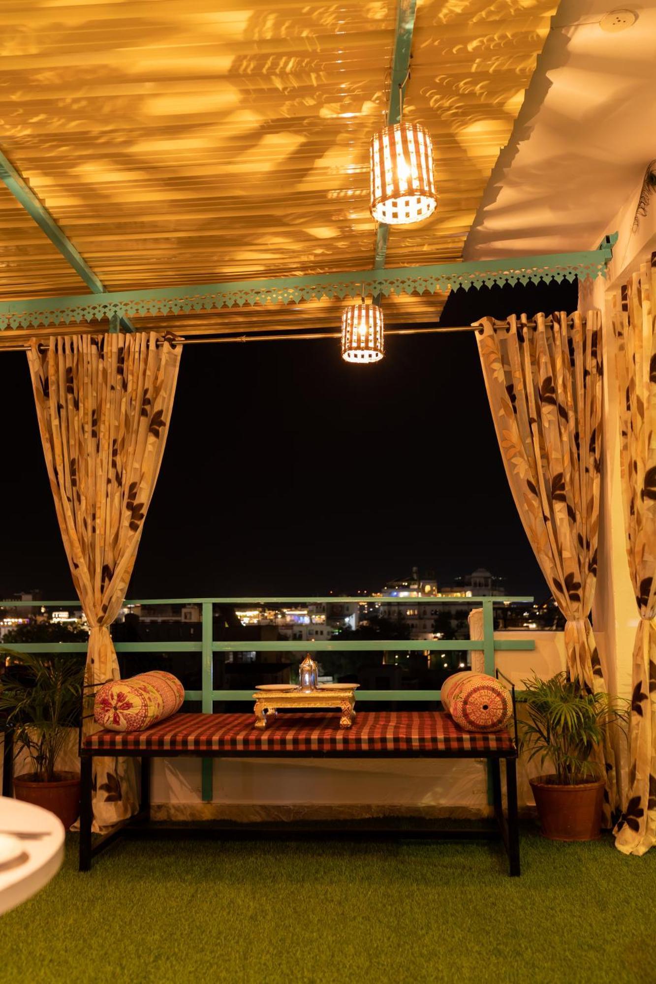 Krishna Stay Guest House อุเดเปอร์ ภายนอก รูปภาพ