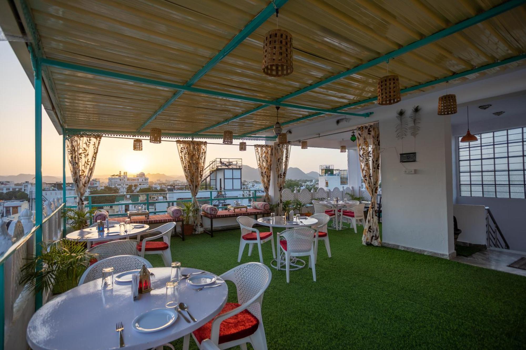 Krishna Stay Guest House อุเดเปอร์ ภายนอก รูปภาพ