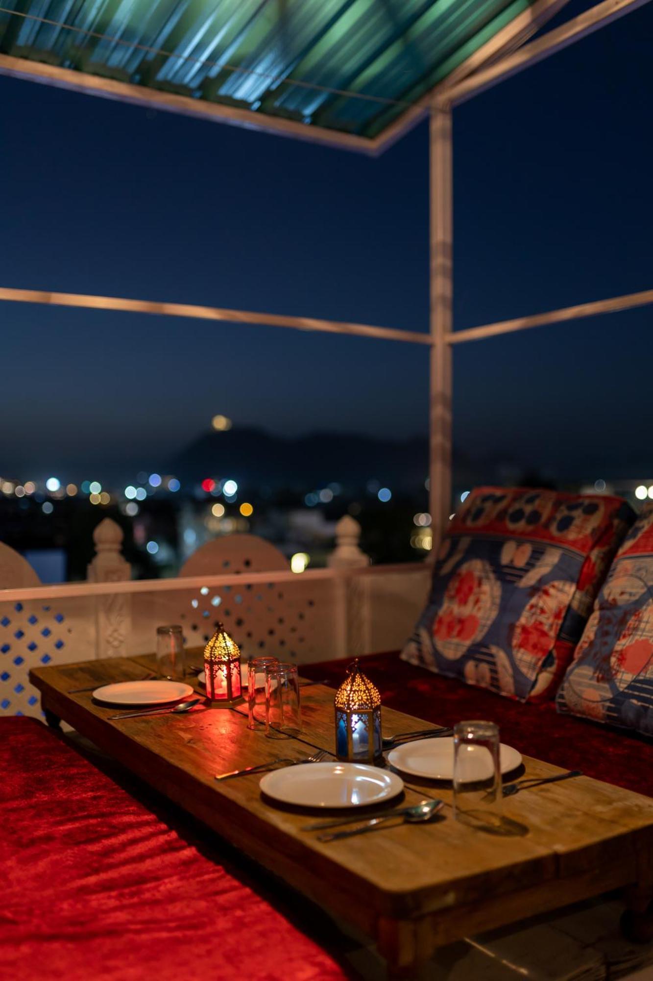 Krishna Stay Guest House อุเดเปอร์ ภายนอก รูปภาพ