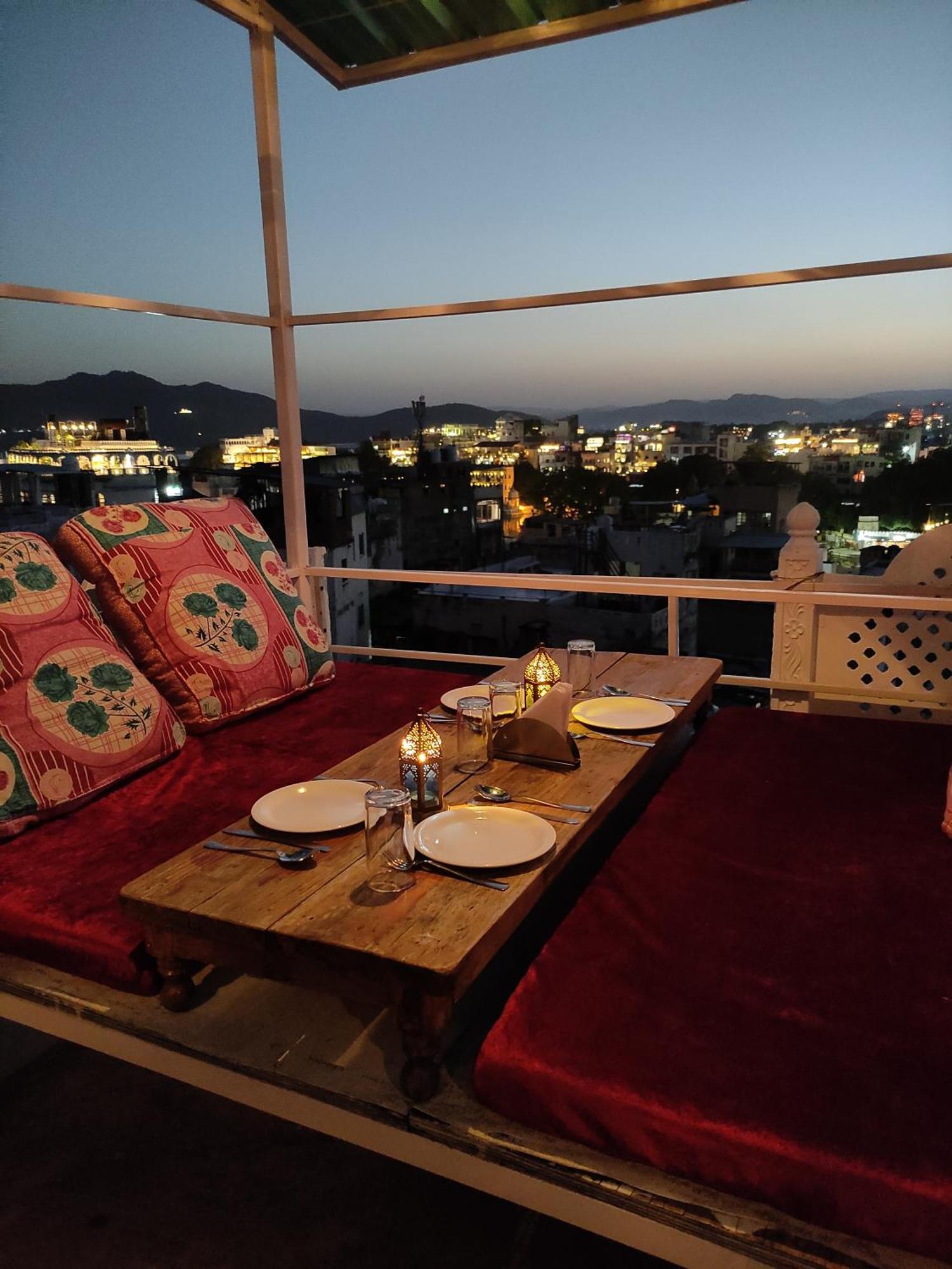 Krishna Stay Guest House อุเดเปอร์ ภายนอก รูปภาพ