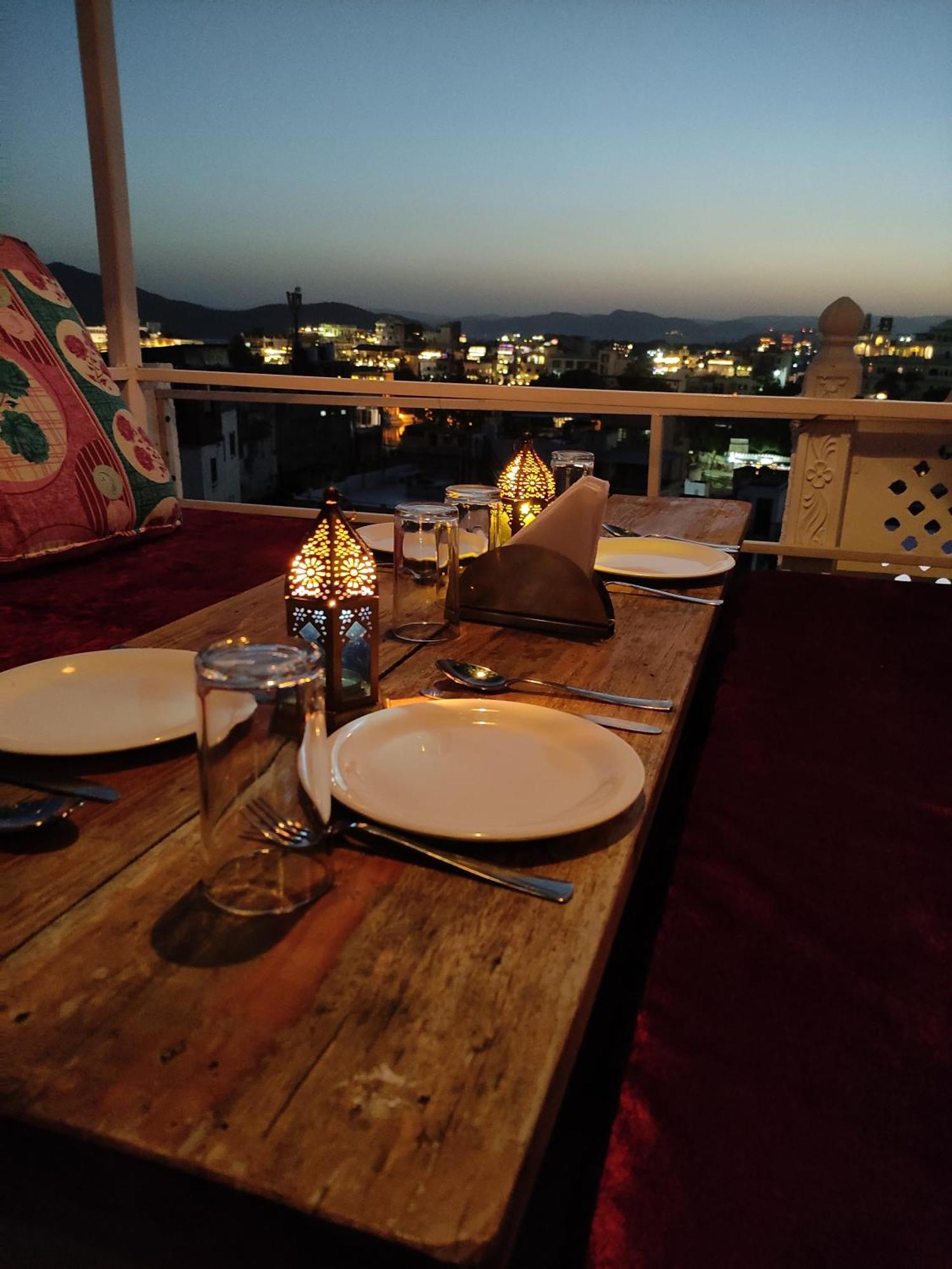 Krishna Stay Guest House อุเดเปอร์ ภายนอก รูปภาพ
