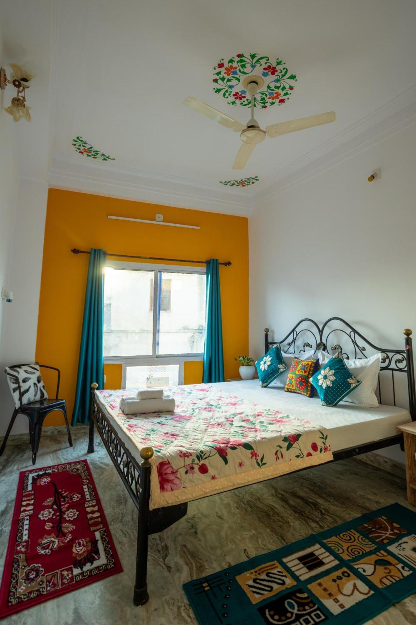 Krishna Stay Guest House อุเดเปอร์ ภายนอก รูปภาพ