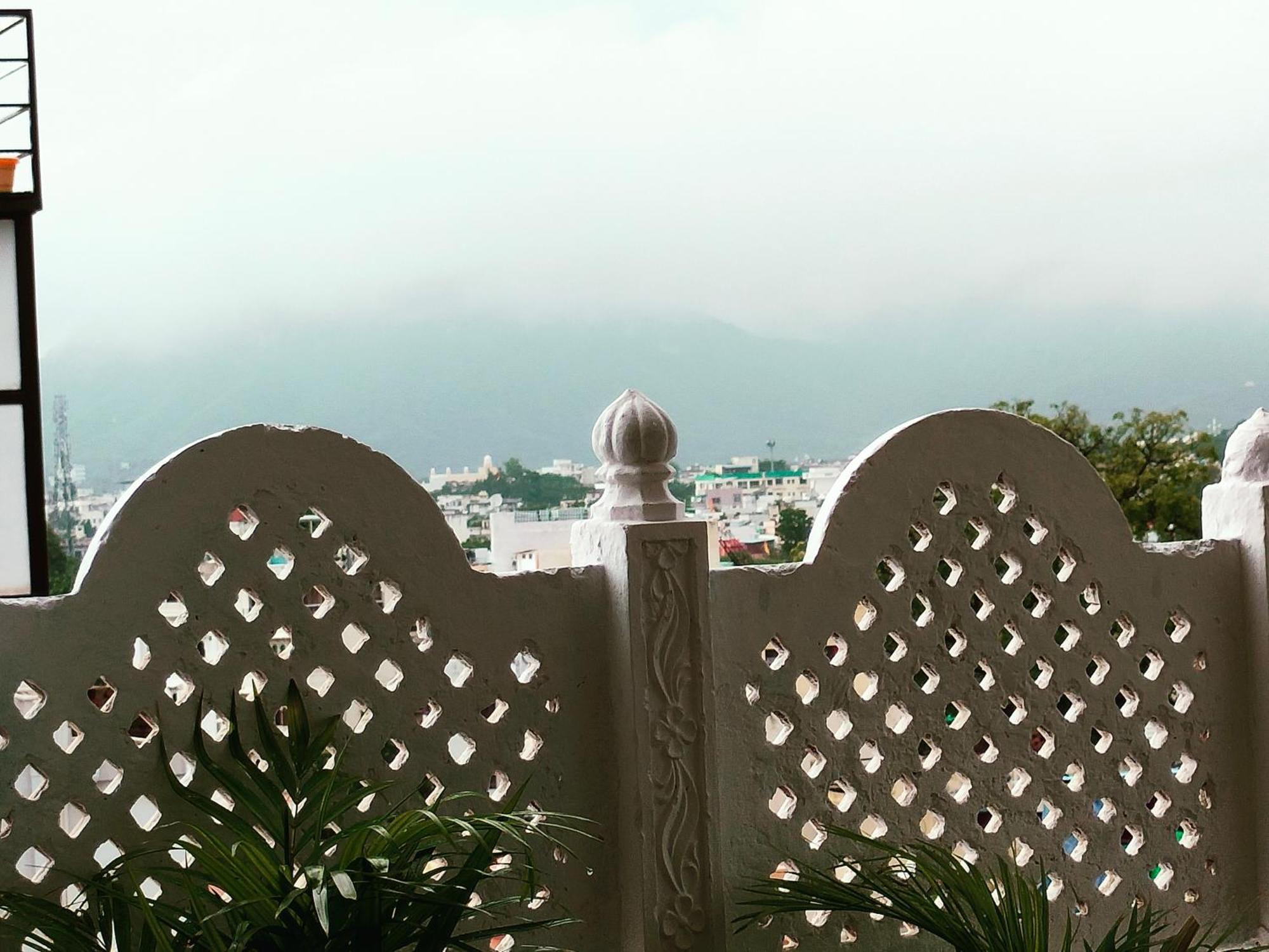 Krishna Stay Guest House อุเดเปอร์ ภายนอก รูปภาพ