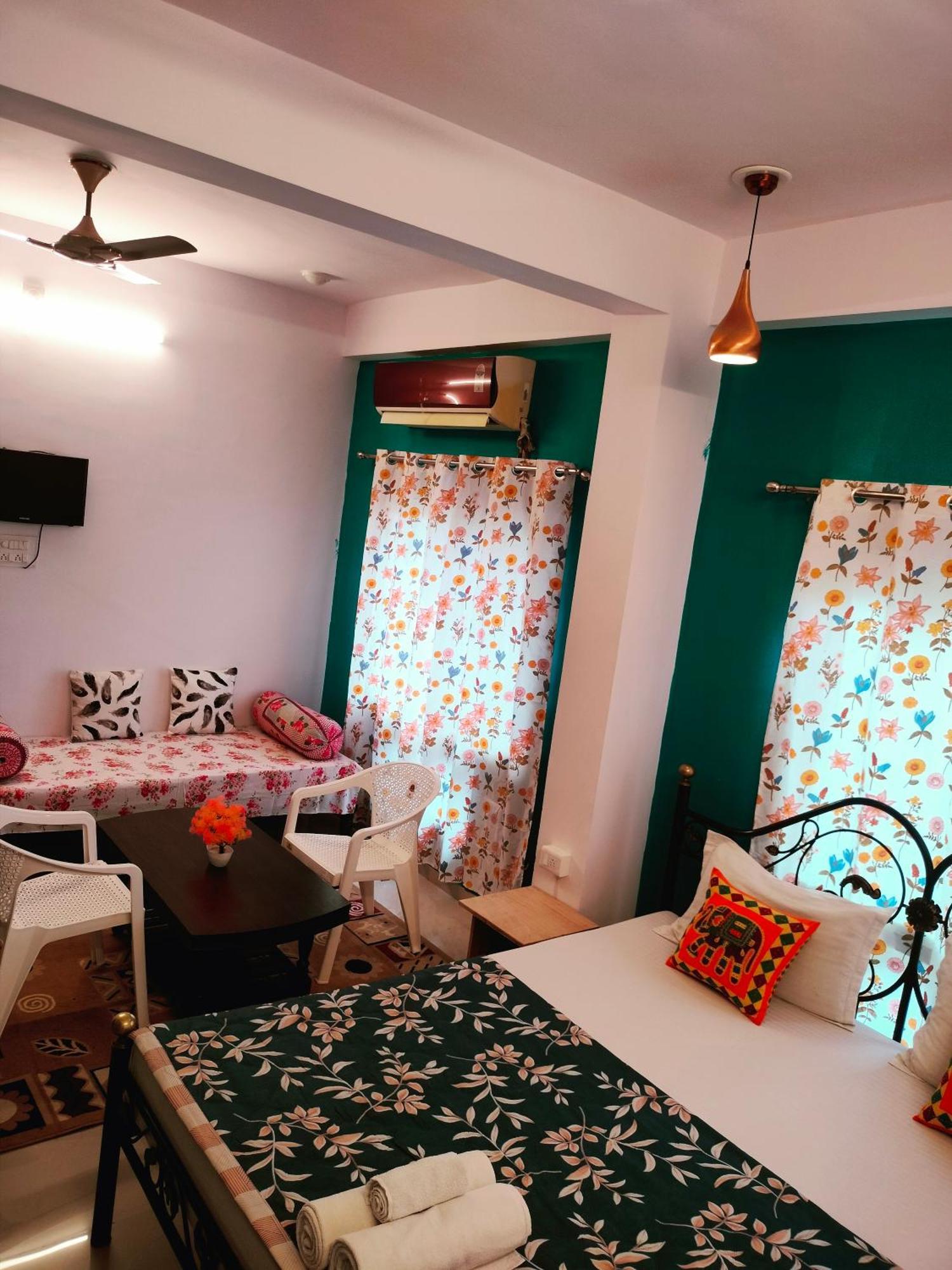 Krishna Stay Guest House อุเดเปอร์ ห้อง รูปภาพ